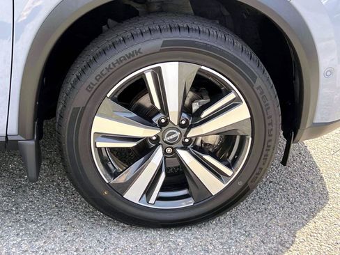 Used 2022 Nissan Rogue Platinum w/ Head-Up Display Package AWD/4WD image 8