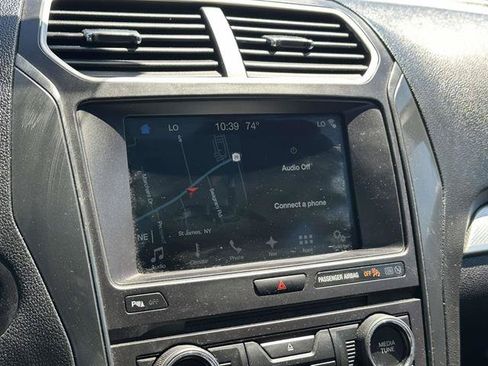 Used 2017 Ford Explorer XLT w/ Equipment Group 202A AWD/4WD image 38