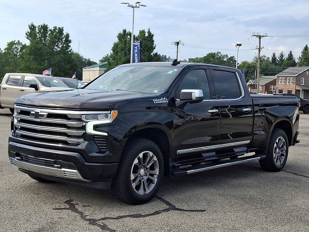 Used 2024 Chevrolet Silverado 1500 High Country w/ Z71 Off-Road Package AWD/4WD image 4