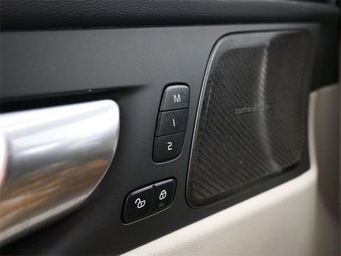 Used 2023 Volvo XC60 B5 Ultimate w/ Climate Package image 30