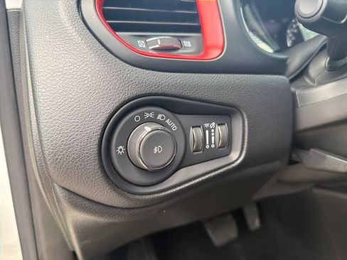 Used 2023 Jeep Renegade Trailhawk AWD/4WD image 11