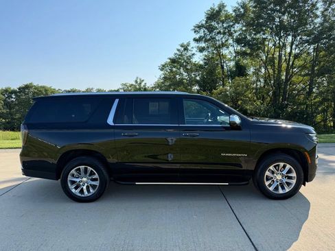 Used 2026 Chevrolet Suburban Premier w/ Sun And Tow Package AWD/4WD image 2