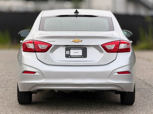 Used 2017 Chevrolet Cruze LS FWD image 4