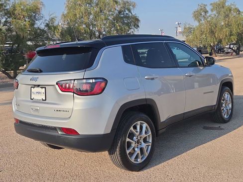 Used 2025 Jeep Compass Limited AWD/4WD image 8