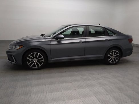 Used 2025 Volkswagen Jetta SE FWD image 2