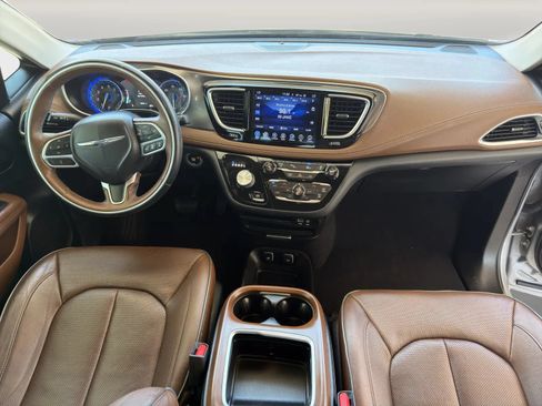 Used 2017 Chrysler Pacifica Limited w/ Advanced Safetytec Group FWD image 14