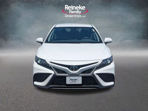 Used 2024 Toyota Camry SE FWD image 2