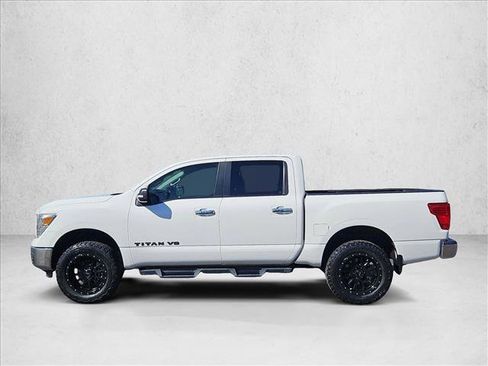 Used 2019 Nissan Titan SV image 8