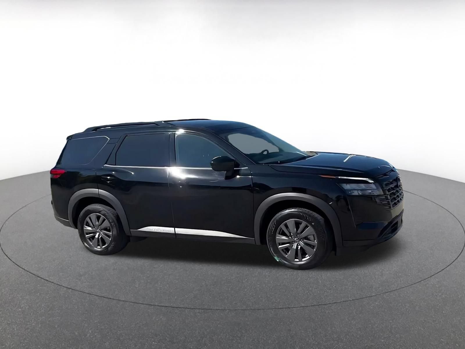Used 2026 Nissan Pathfinder SV FWD image 2