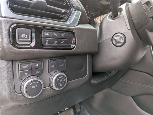 Used 2025 GMC Yukon XL Denali image 17