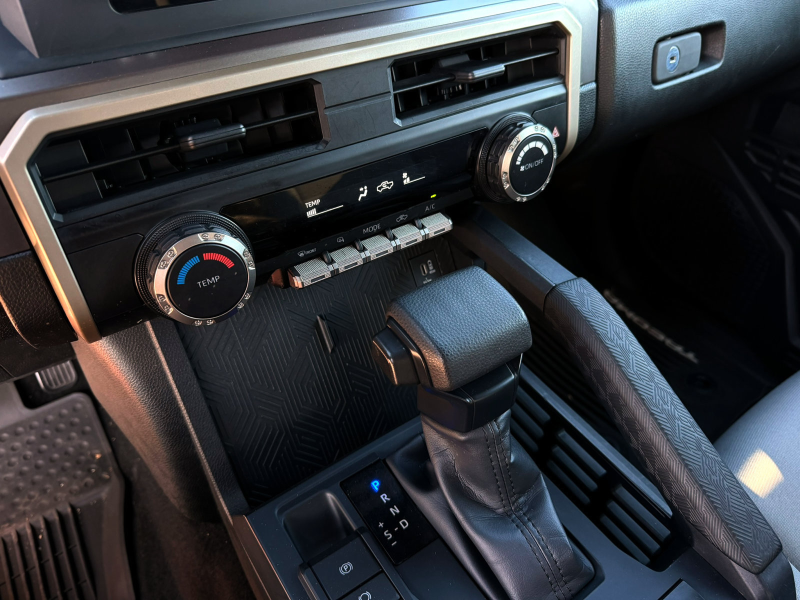 Used 2024 Toyota Tacoma SR5 AWD/4WD image 18