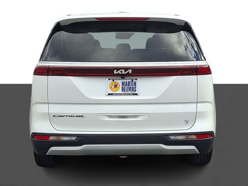 Certified 2022 Kia Carnival EX image 5