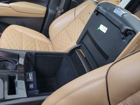 Used 2022 Cadillac Escalade ESV Premium Luxury image 30