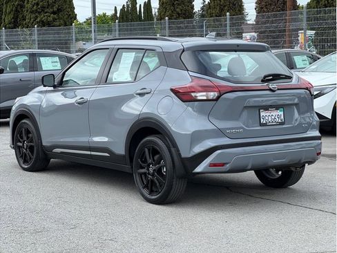 Used 2023 Nissan Kicks SR w/ SR Premium Package FWD image 6