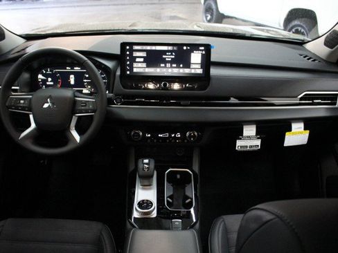 New 2026 Mitsubishi Outlander SE image 19