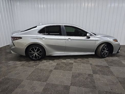 Used 2024 Toyota Camry SE image 2