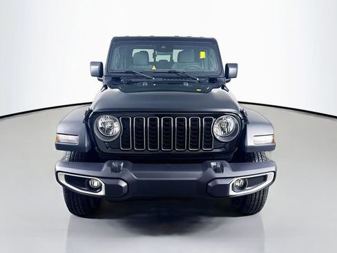 Used 2025 Jeep Gladiator Sport AWD/4WD image 2