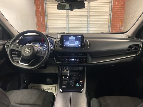 Used 2024 Nissan Rogue SV FWD image 24