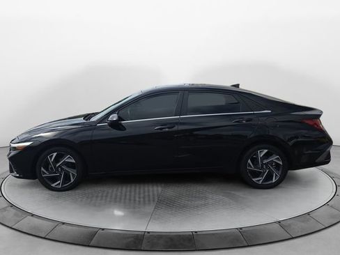 Used 2024 Hyundai Elantra SEL w/ Convenience Package FWD image 2