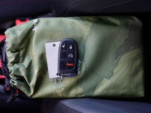 Used 2022 Jeep Renegade Trailhawk image 36