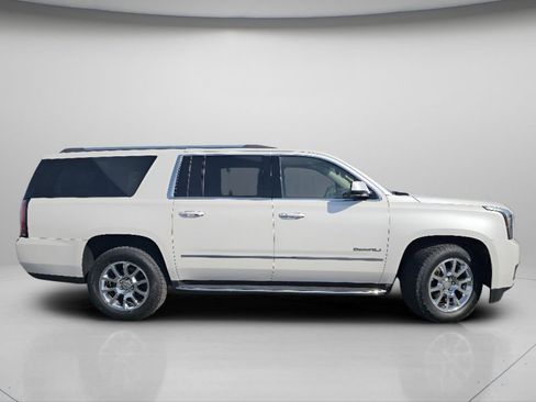 Used 2017 GMC Yukon XL Denali w/ Open Road Package AWD/4WD image 29