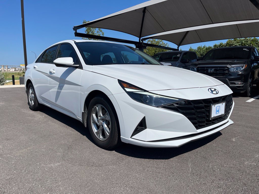 Used 2023 Hyundai Elantra SE FWD image 3