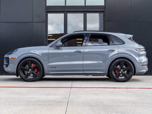 Certified 2026 Porsche Cayenne GTS AWD/4WD image 2