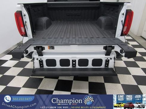 Used 2023 GMC Sierra 1500 SLT w/ SLT Premium Package AWD/4WD image 18