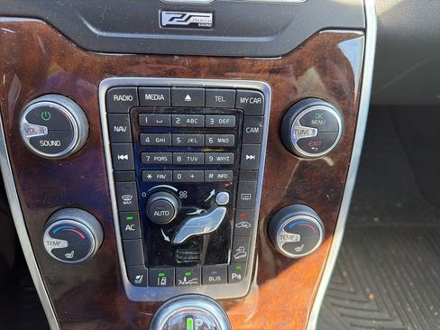 Used 2013 Volvo XC70 3.2 image 10