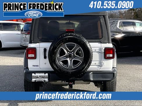 Used 2018 Jeep Wrangler Unlimited Sport S image 4