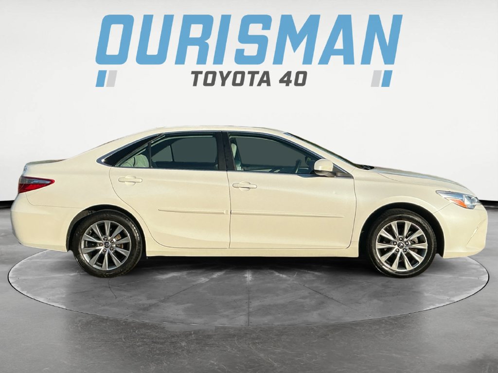 Used 2017 Toyota Camry XLE w/ Moonroof Package FWD image 4