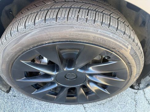 Used 2020 Tesla Model Y Long Range image 14