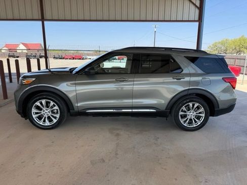 Used 2020 Ford Explorer XLT w/ Equipment Group 202A RWD image 4