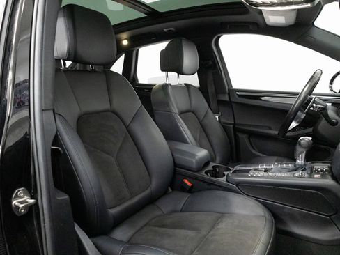 Certified 2018 Porsche Macan AWD/4WD image 28