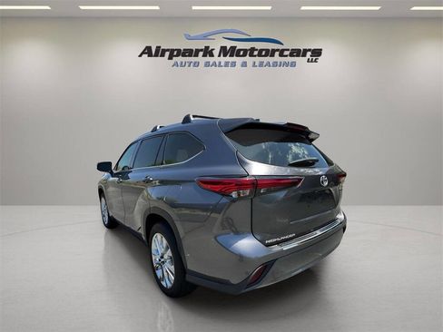 Used 2020 Toyota Highlander Limited image 3