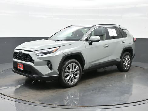 Used 2023 Toyota RAV4 XLE Premium AWD/4WD image 2