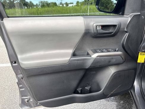 Used 2022 Toyota Tacoma SR5 RWD image 17