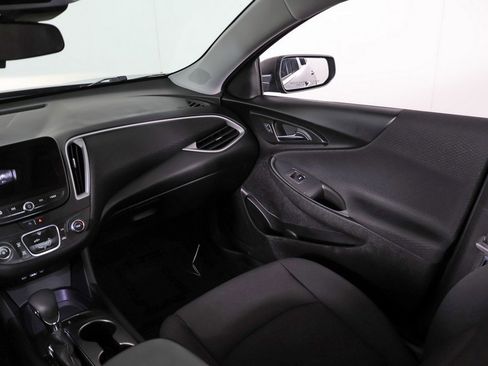 Used 2025 Chevrolet Malibu LS image 32