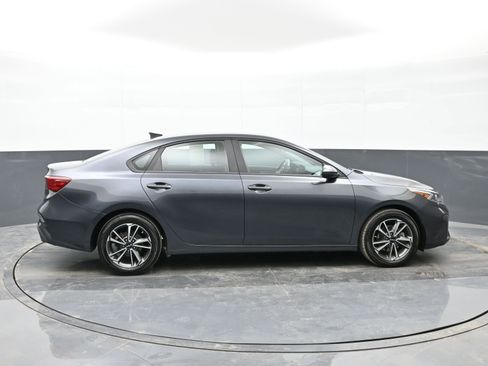 Used 2022 Kia Forte LXS image 9
