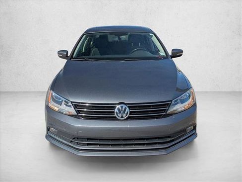 Used 2015 Volkswagen Jetta SE FWD image 2