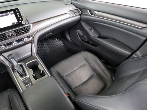 Used 2018 Honda Accord Touring image 18