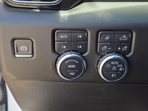 Used 2024 GMC Sierra 1500 AT4 w/ AT4 Premium Package image 25