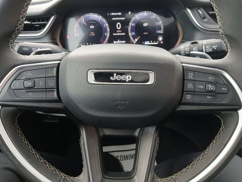 Certified 2023 Jeep Grand Cherokee Laredo X image 37