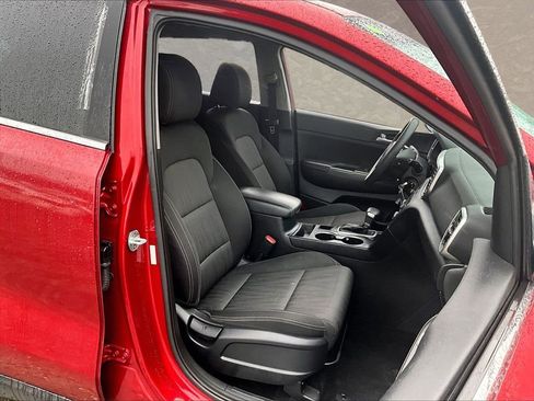 Used 2021 Kia Sportage LX image 7