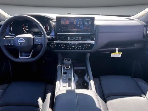 New 2026 Nissan Pathfinder SL image 5