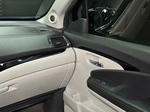 Used 2016 Honda Pilot Touring image 30