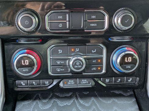 Used 2022 GMC Yukon Denali w/ Advanced Technology Package image 26