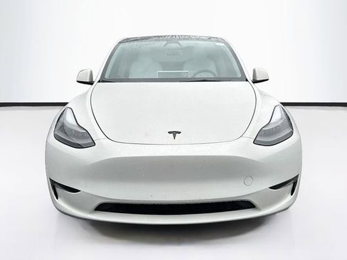 Used 2024 Tesla Model Y Long Range image 2