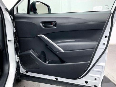 Used 2024 Toyota Corolla Cross LE w/ Moonroof Package image 27