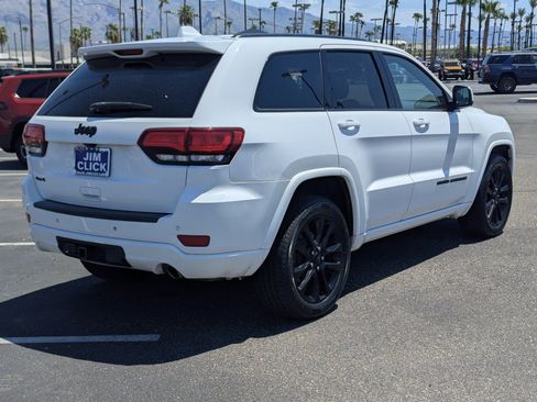 Used 2020 Jeep Grand Cherokee Altitude AWD/4WD image 2